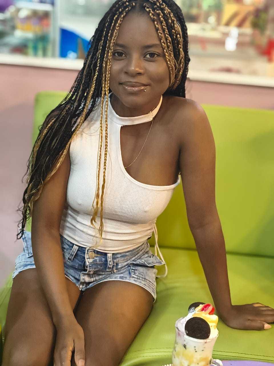 Image of cam model Kairaa from XloveCam