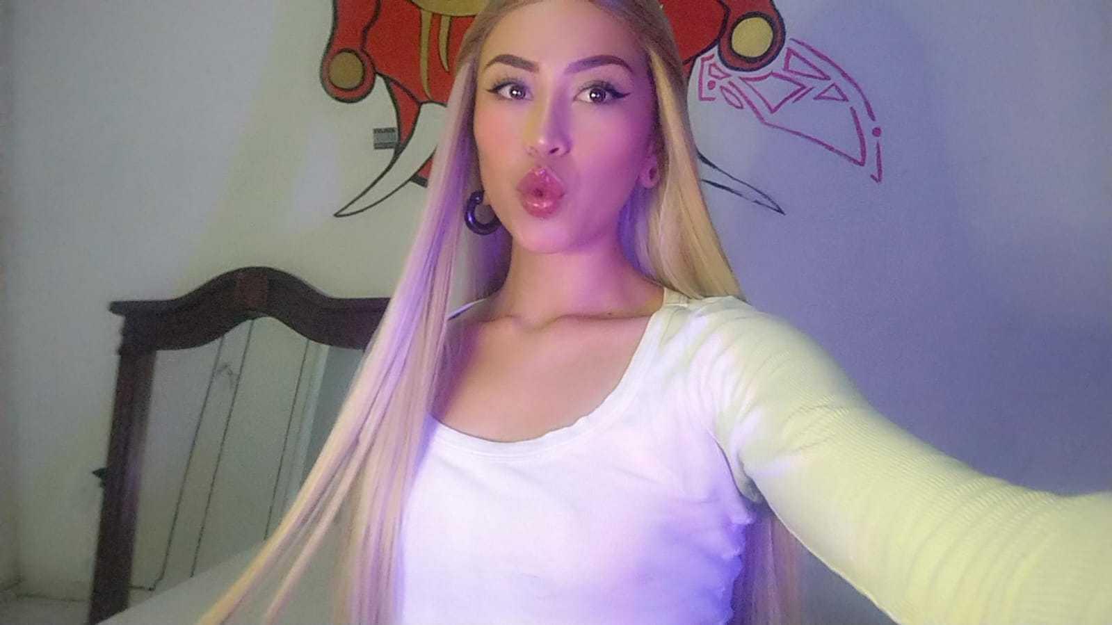 Image of cam model HolisticAmbrita from XloveCam