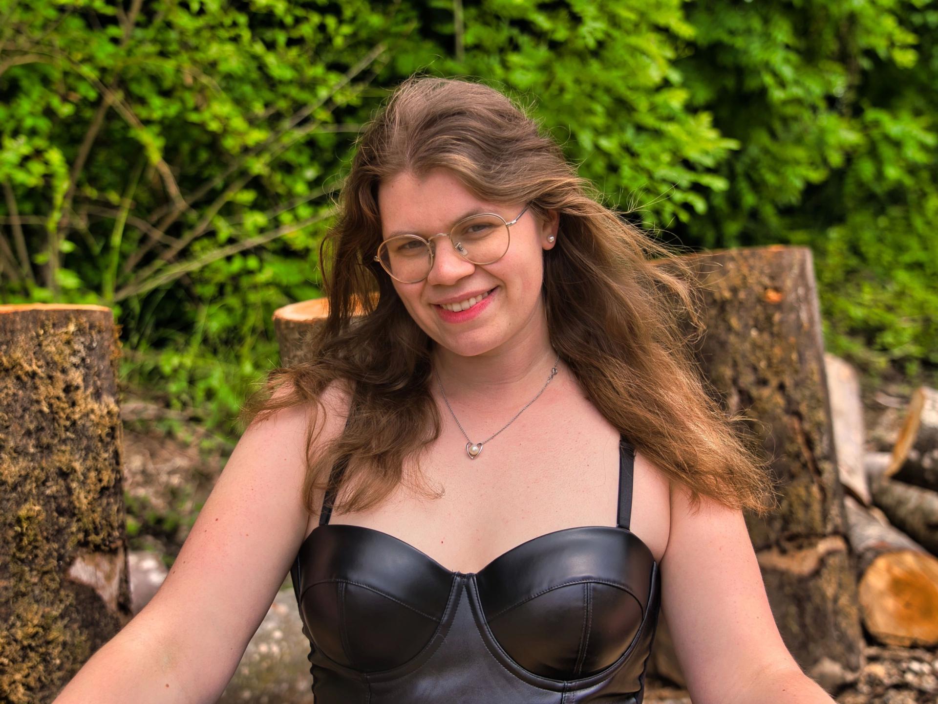 Image of cam model LinaLove-hot from XloveCam