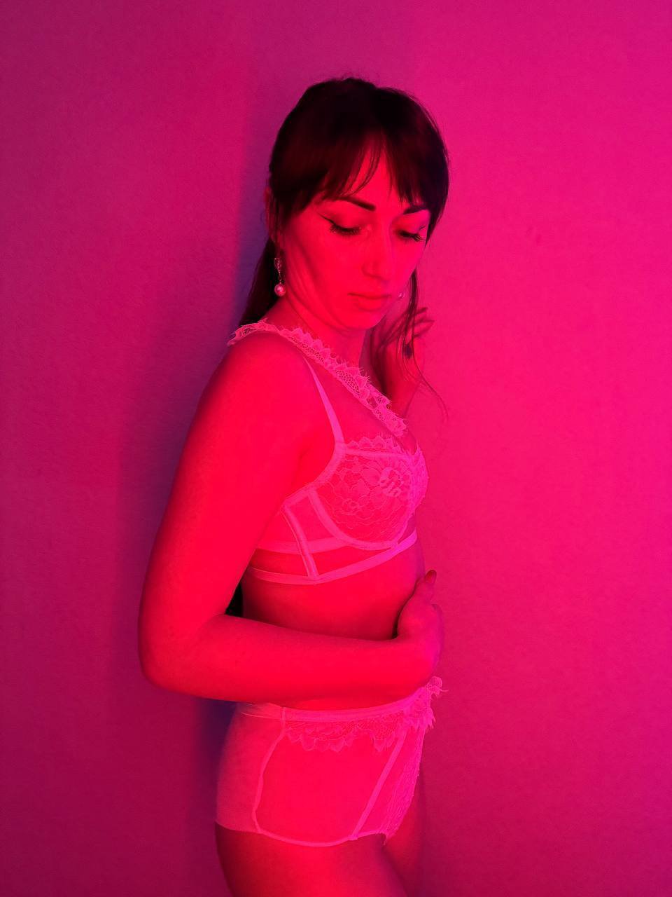 Image of cam model Rouzi from XloveCam