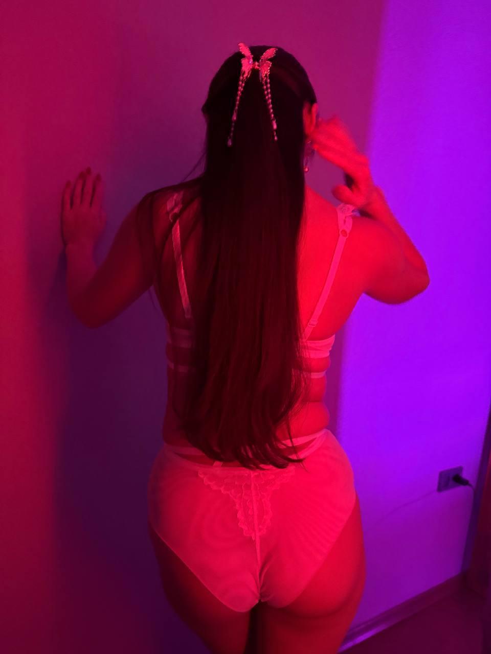 Image of cam model Rouzi from XloveCam