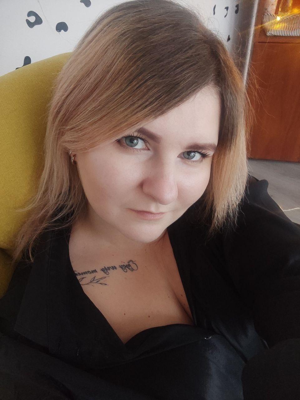 Image of cam model MinistraX from XloveCam