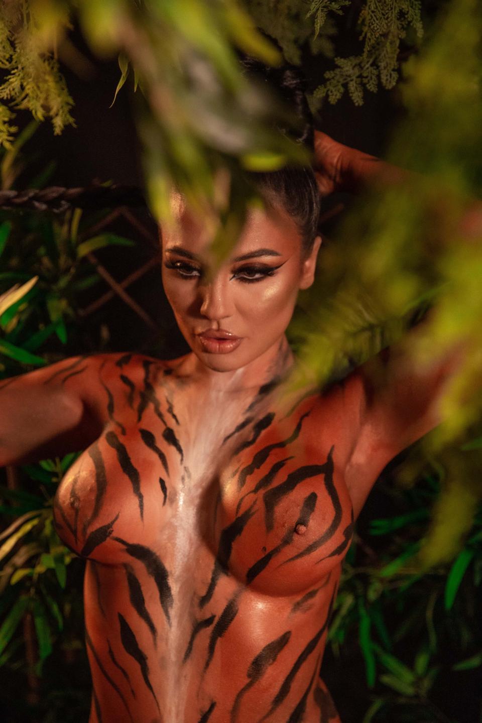 Image of cam model MellAnyass from XloveCam