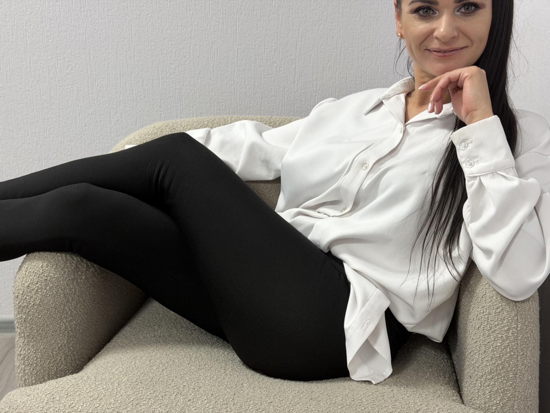 Image of cam model Viollia from XloveCam