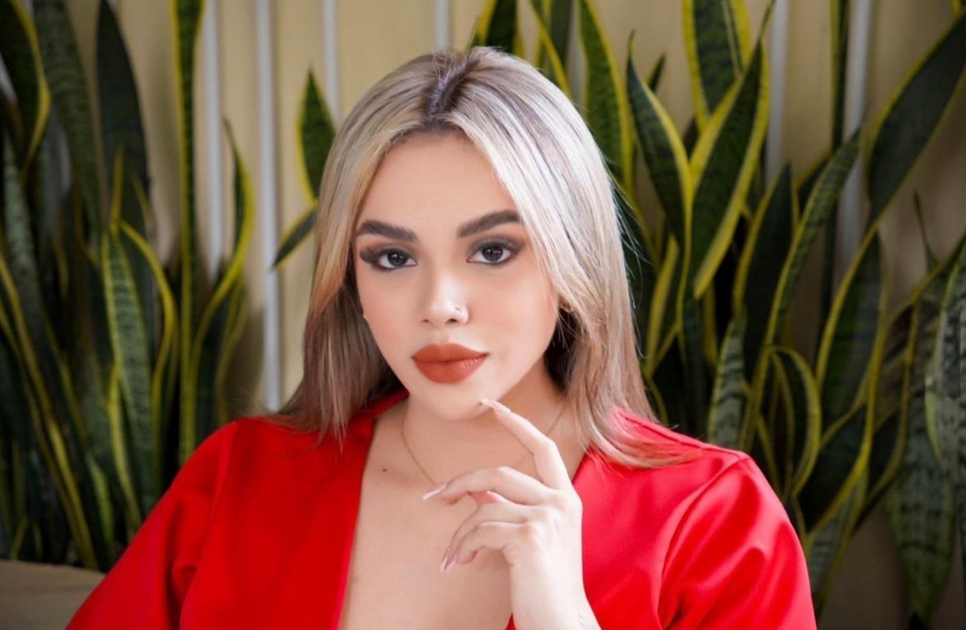 Image of cam model VaiolethLamour from XloveCam