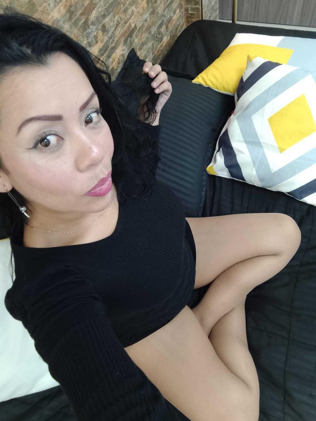 Image of cam model ThaliaSaenz from XloveCam