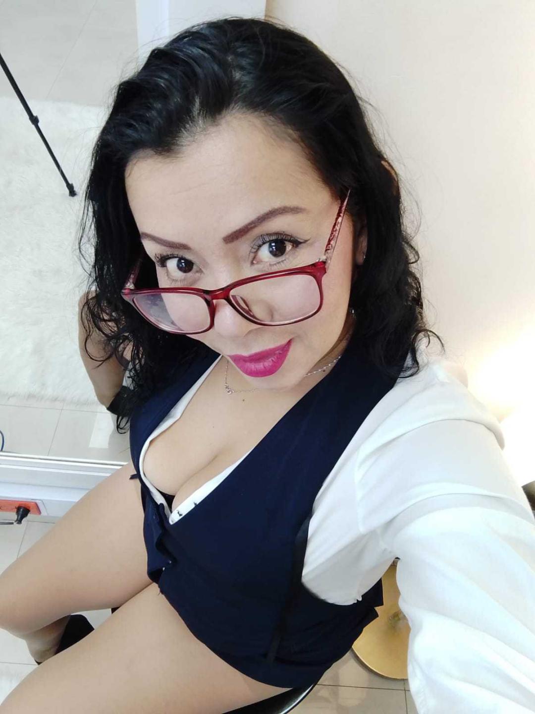 Image of cam model ThaliaSaenz from XloveCam