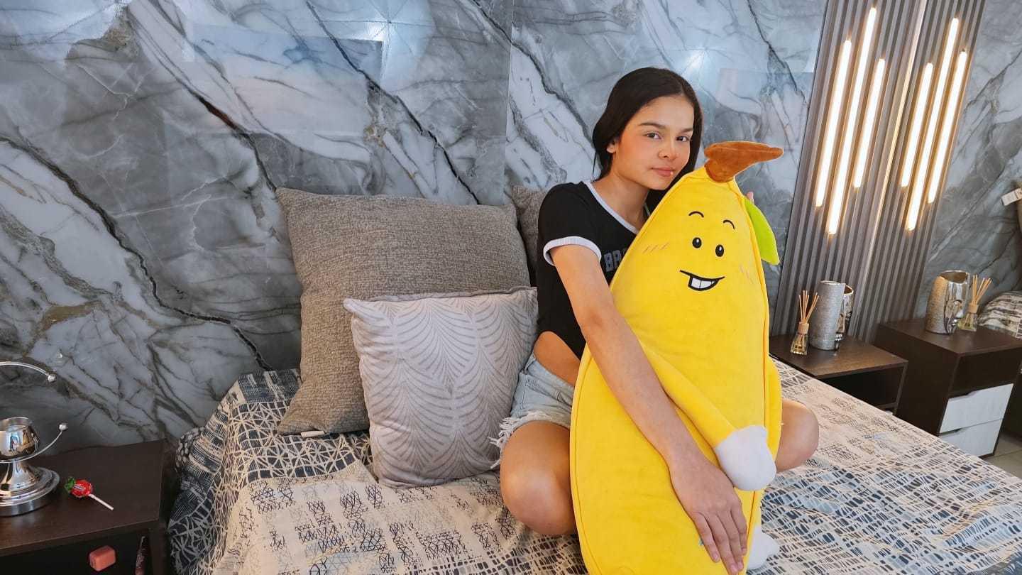 Image of cam model MiaGalvez from XloveCam