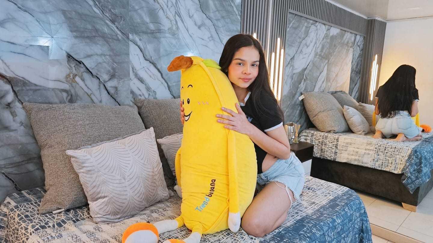 Image of cam model MiaGalvez from XloveCam