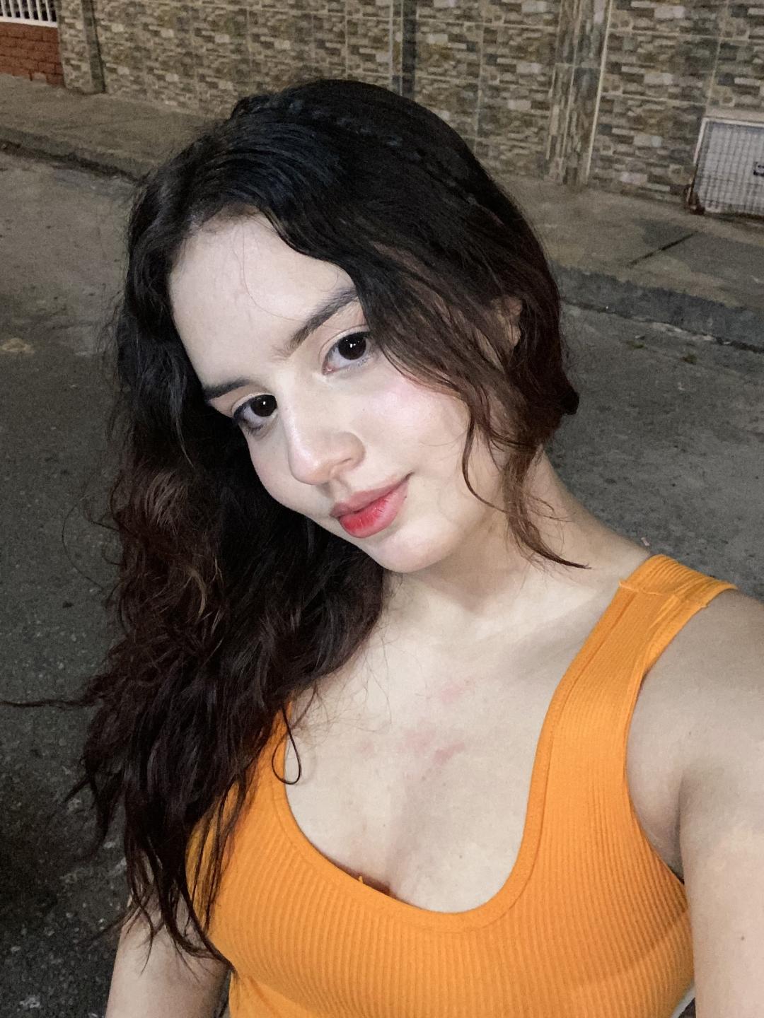 Image of cam model KylieLumi from XloveCam