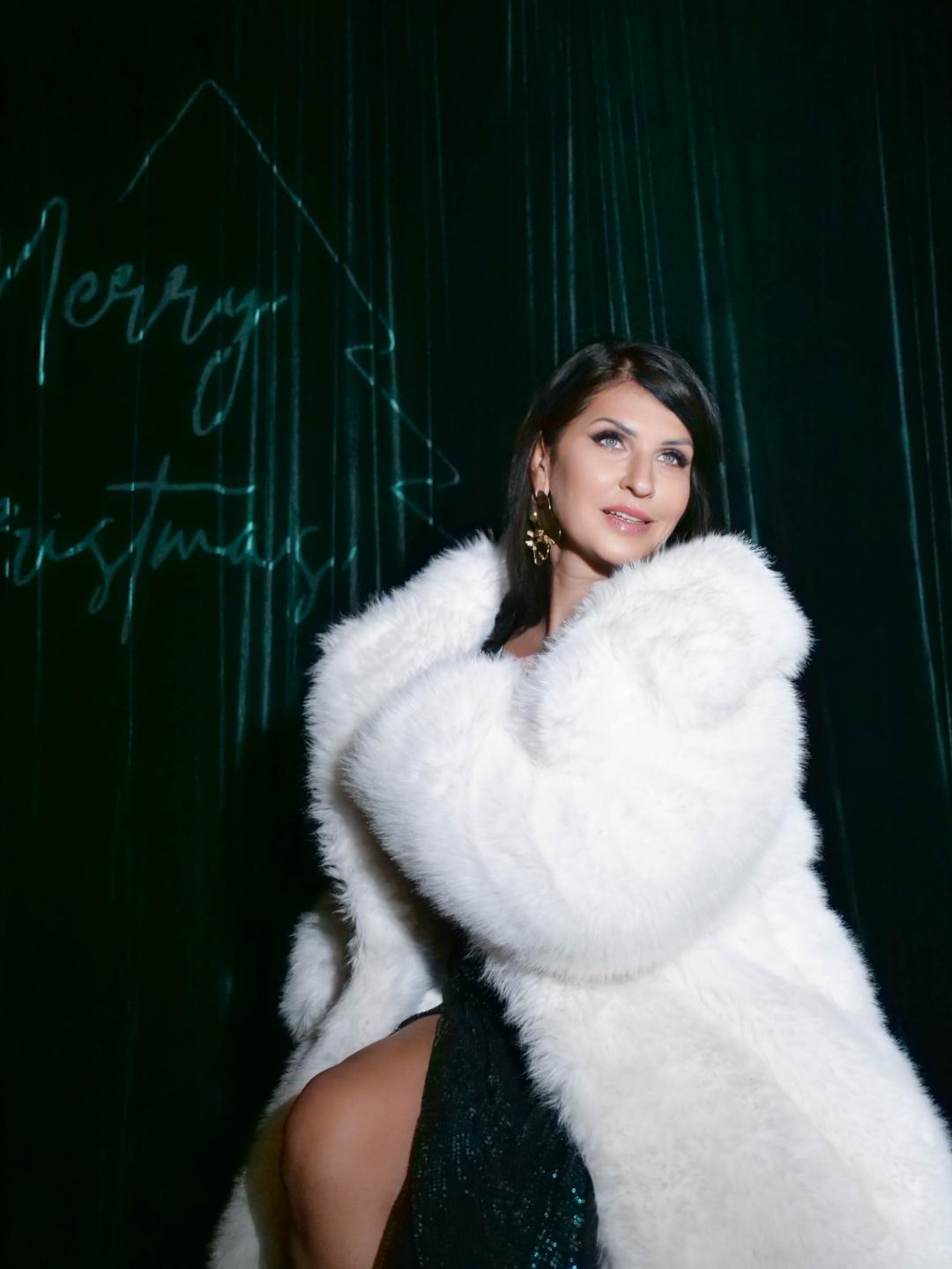 Image of cam model MoonVelour from XloveCam