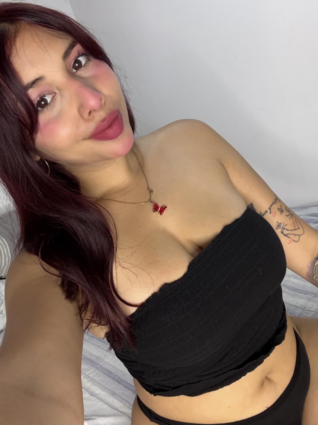 Image of cam model LuciMarteli from XloveCam