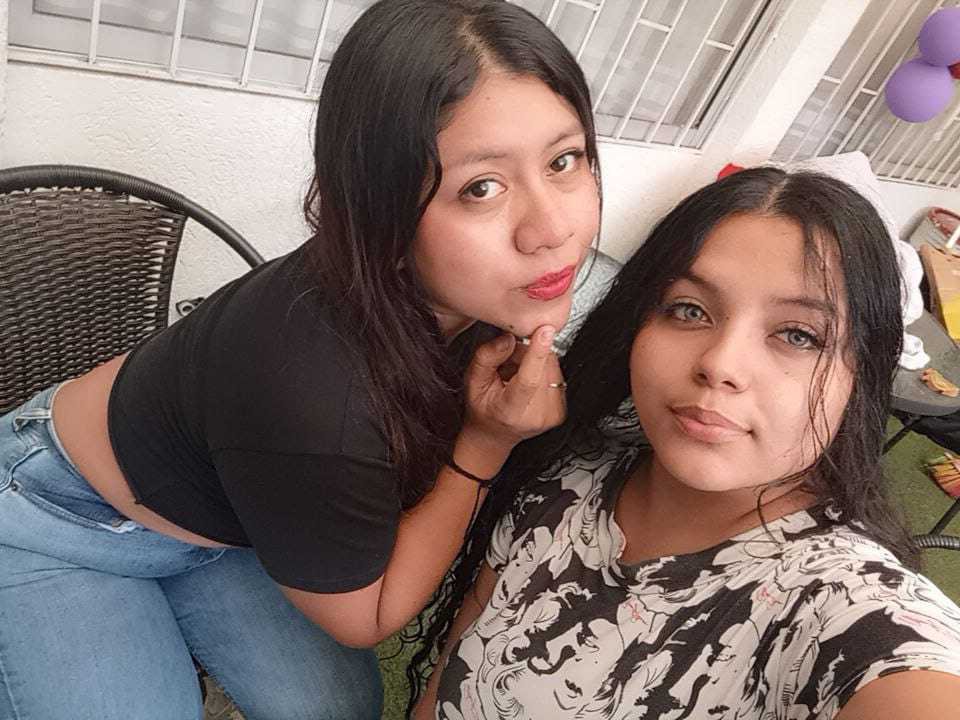 Image of cam model VioletNLuna from XloveCam