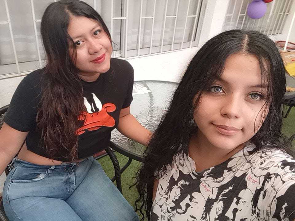 Image of cam model VioletNLuna from XloveCam