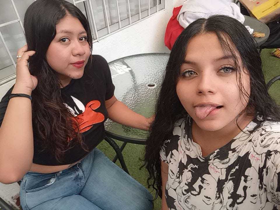 Image of cam model VioletNLuna from XloveCam