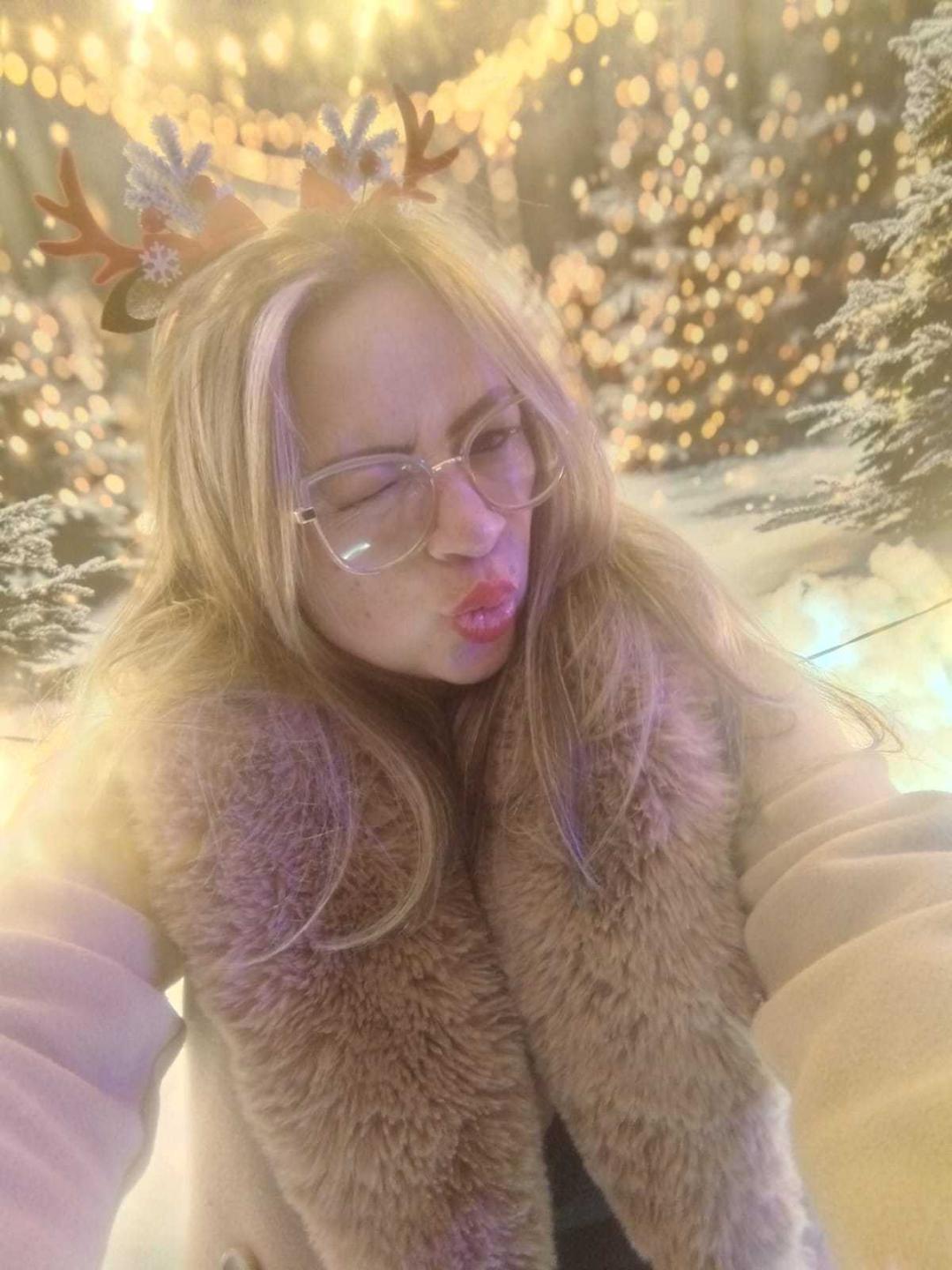 Image of cam model LadyLure from XloveCam