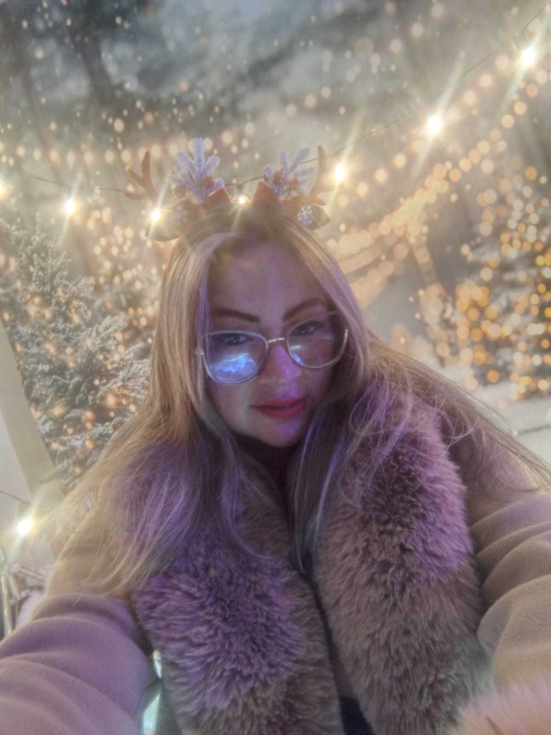 Image of cam model LadyLure from XloveCam