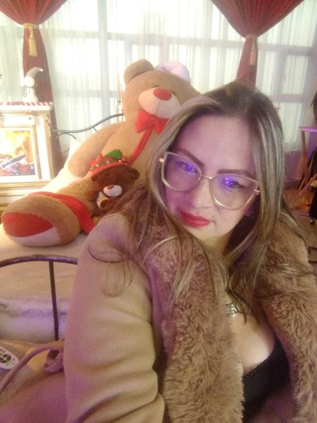 Image of cam model LadyLure from XloveCam