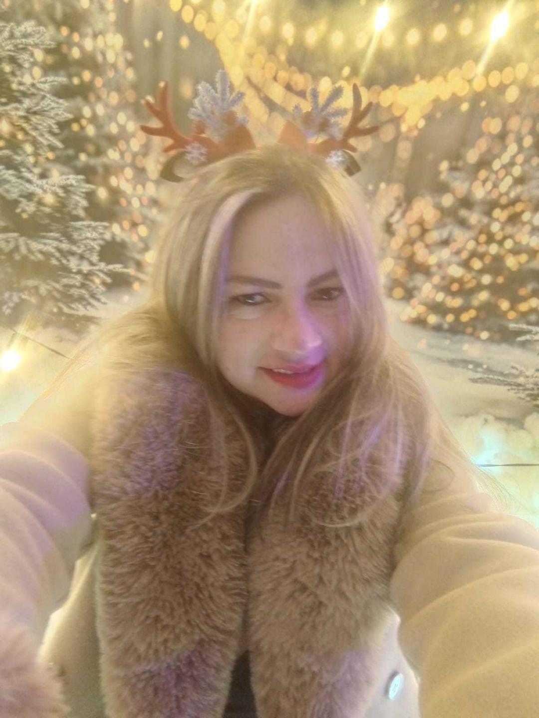 Image of cam model LadyLure from XloveCam