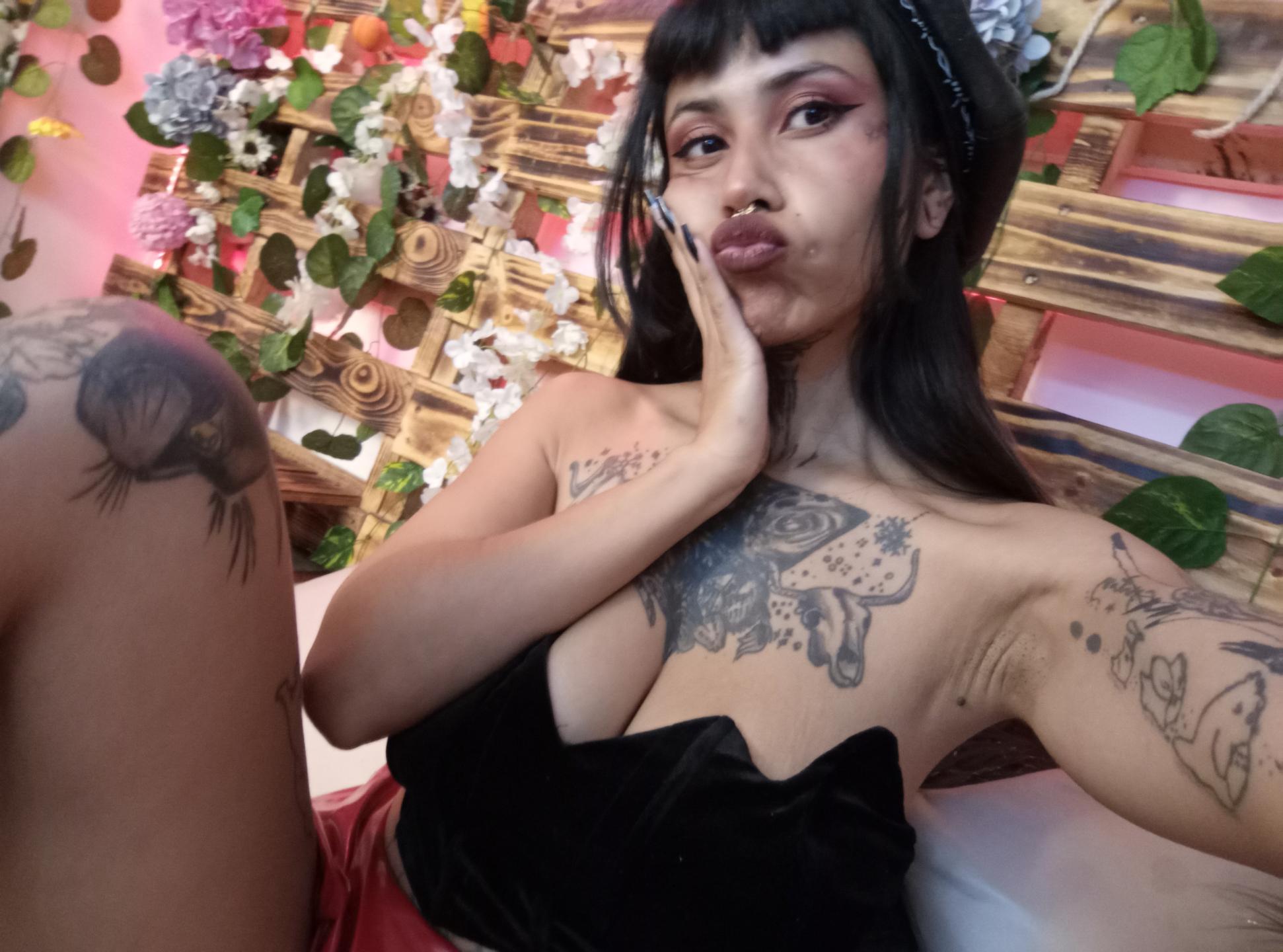 Image of cam model NyxVega from XloveCam