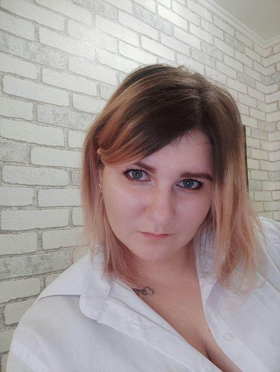 Image of cam model MinistraX from XloveCam