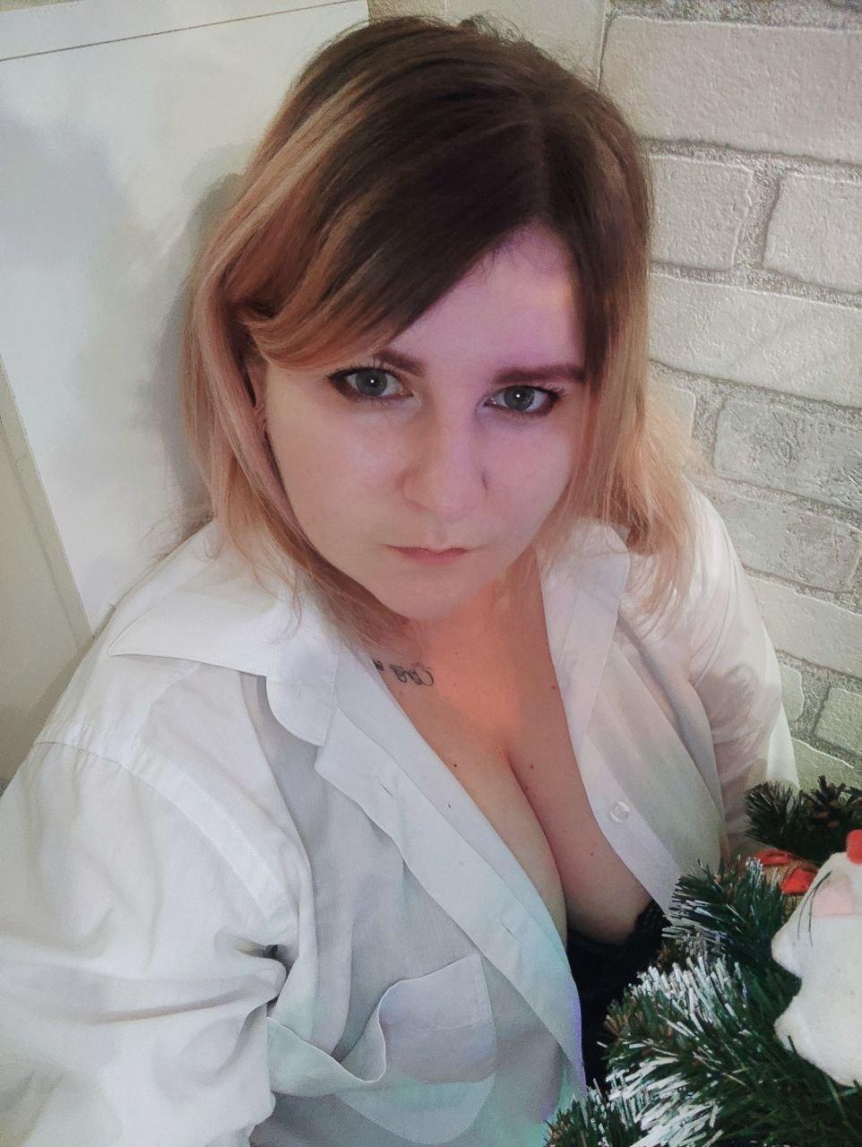 Image of cam model MinistraX from XloveCam