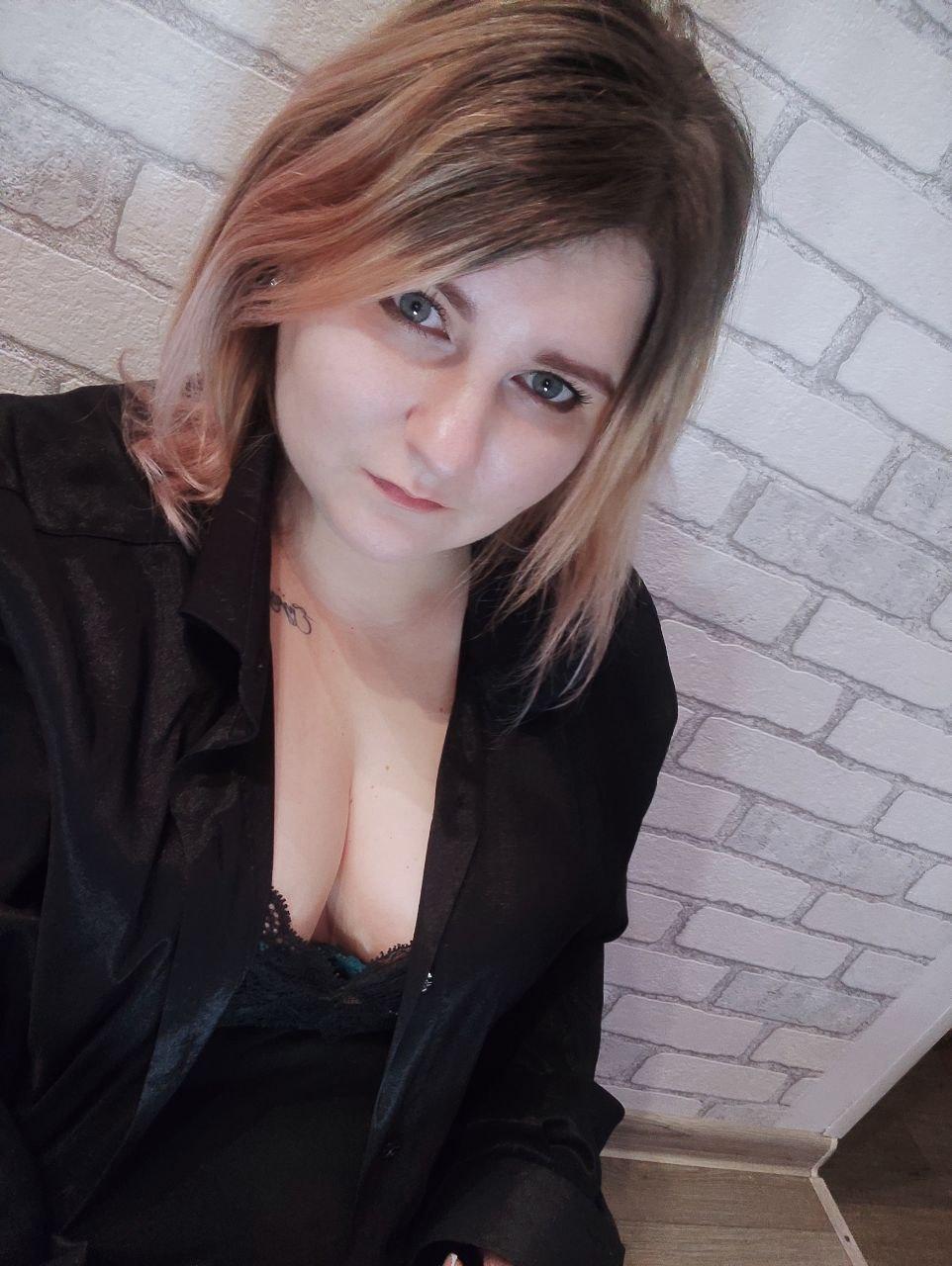 Image of cam model MinistraX from XloveCam