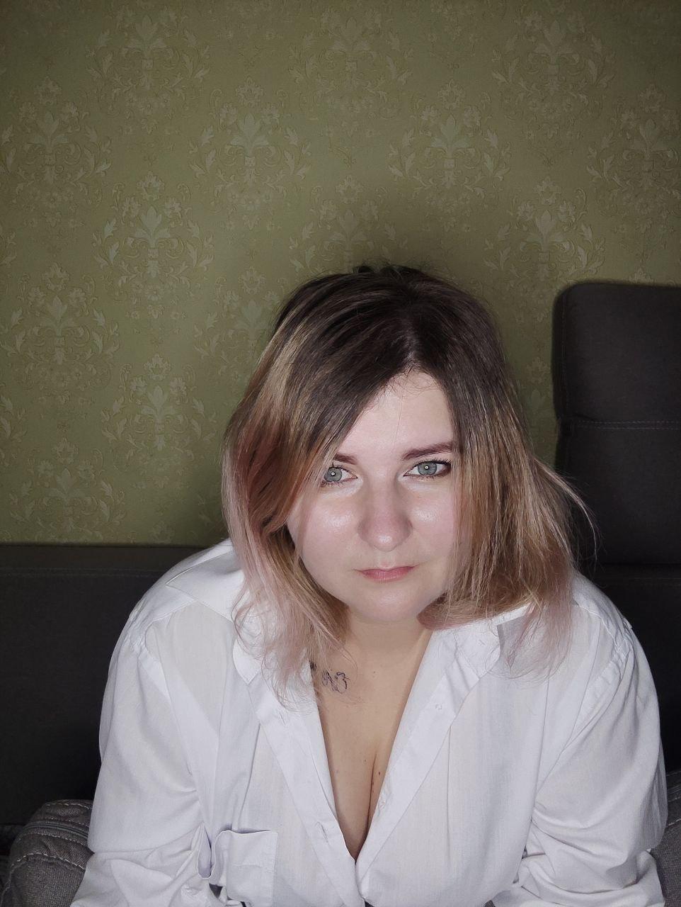 Image of cam model MinistraX from XloveCam