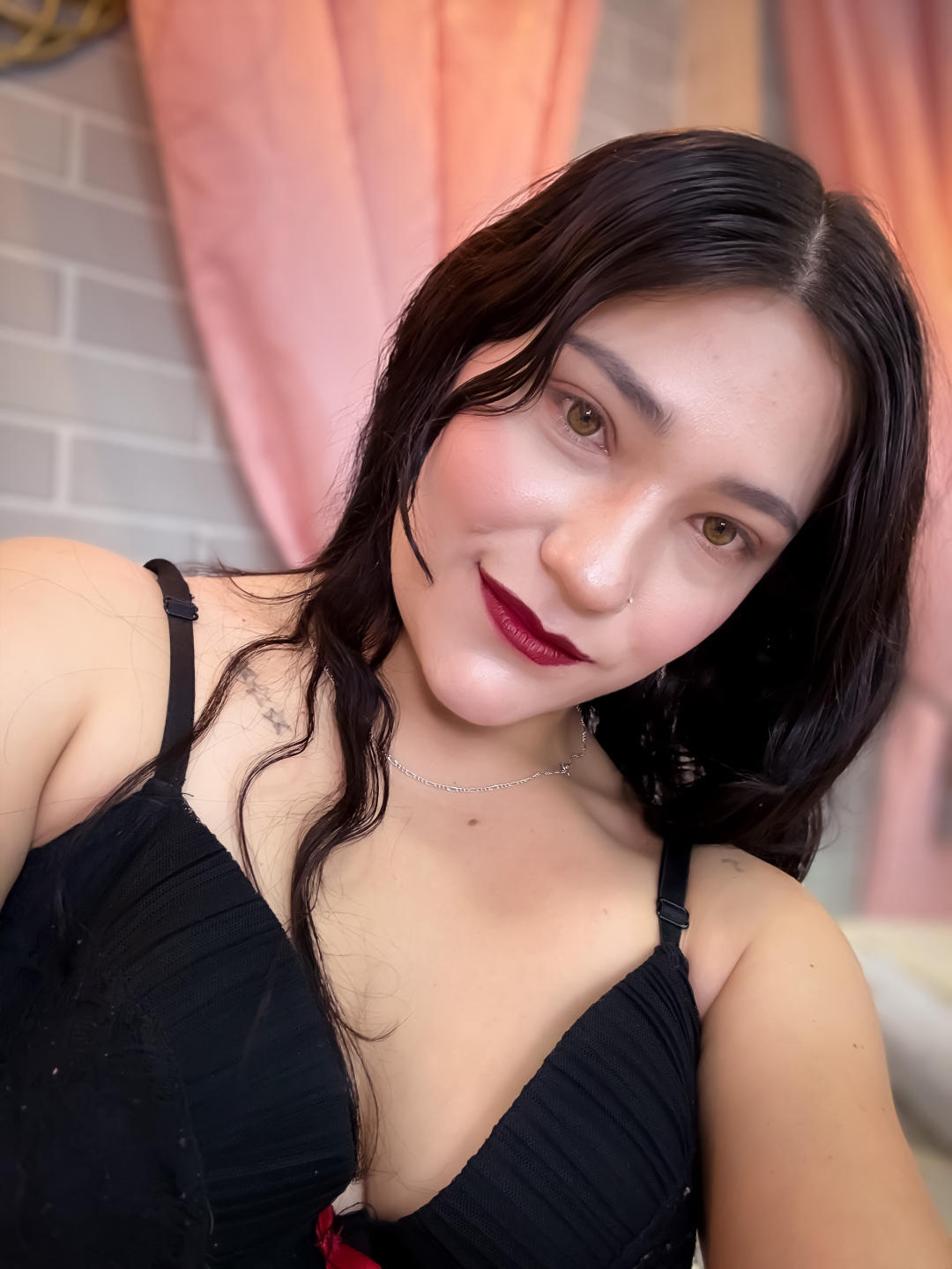 Image of cam model TamaraCians from XloveCam