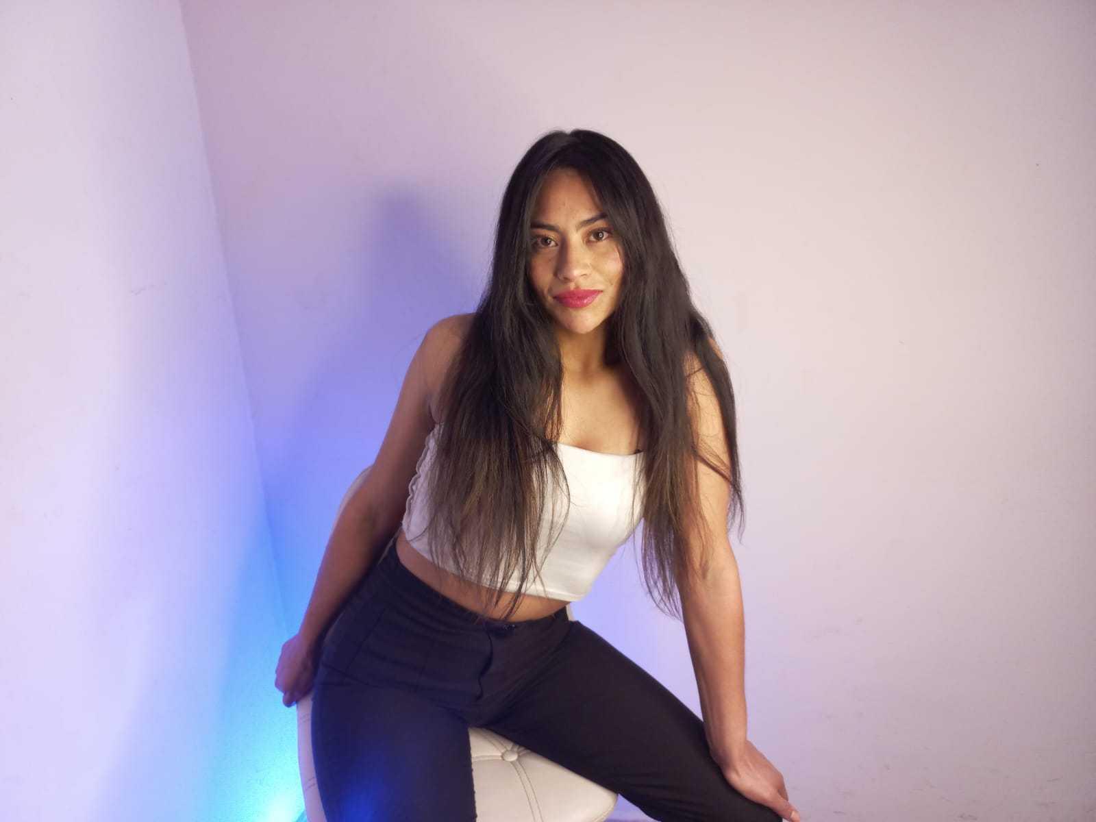 Image of cam model EmilyMitchell from XloveCam