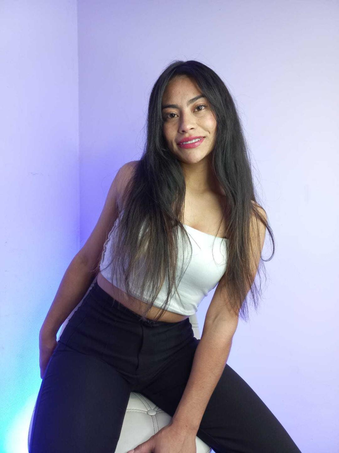 Image of cam model EmilyMitchell from XloveCam