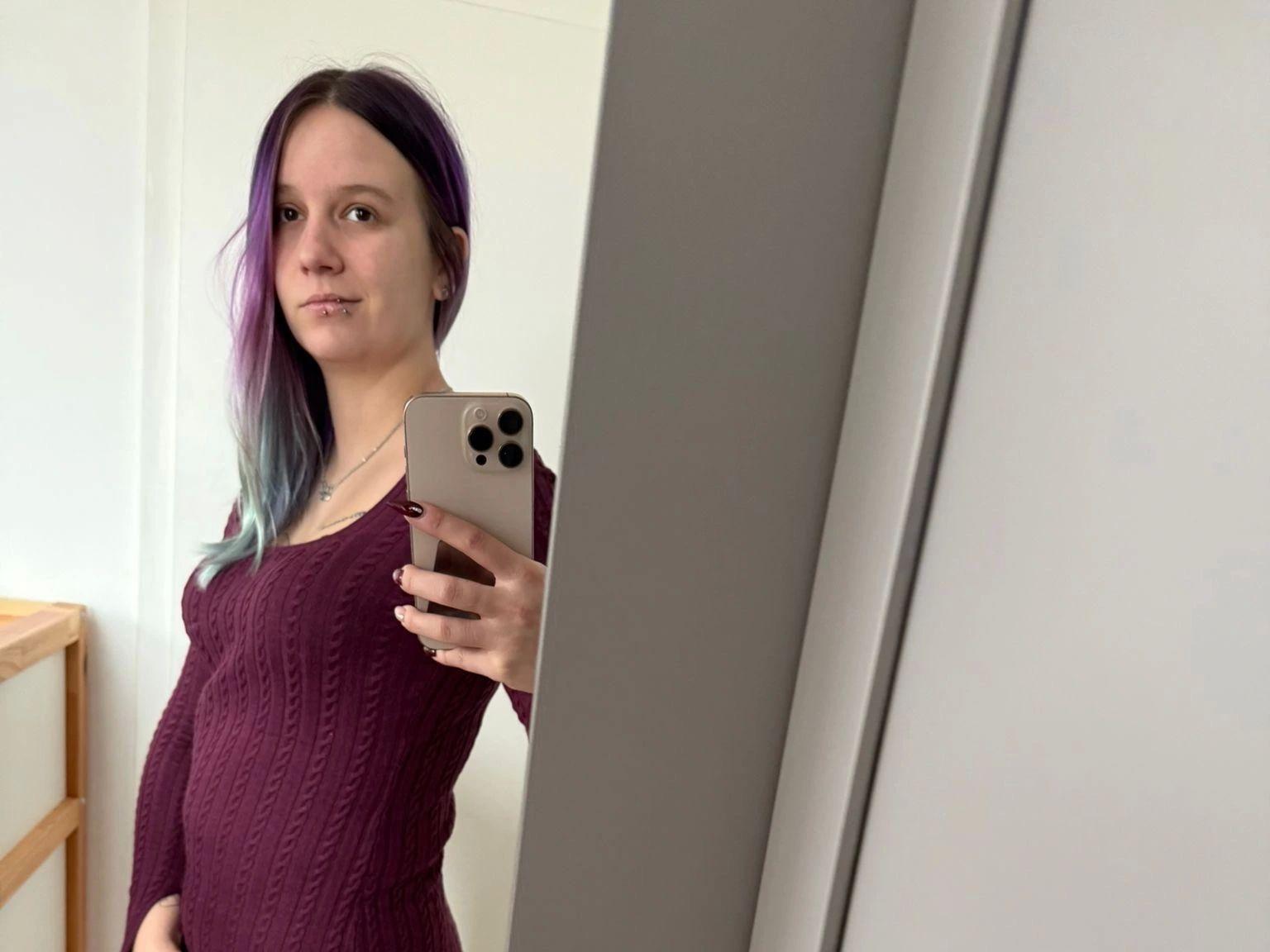 Image of cam model Sophiesoreal77-hot from XloveCam