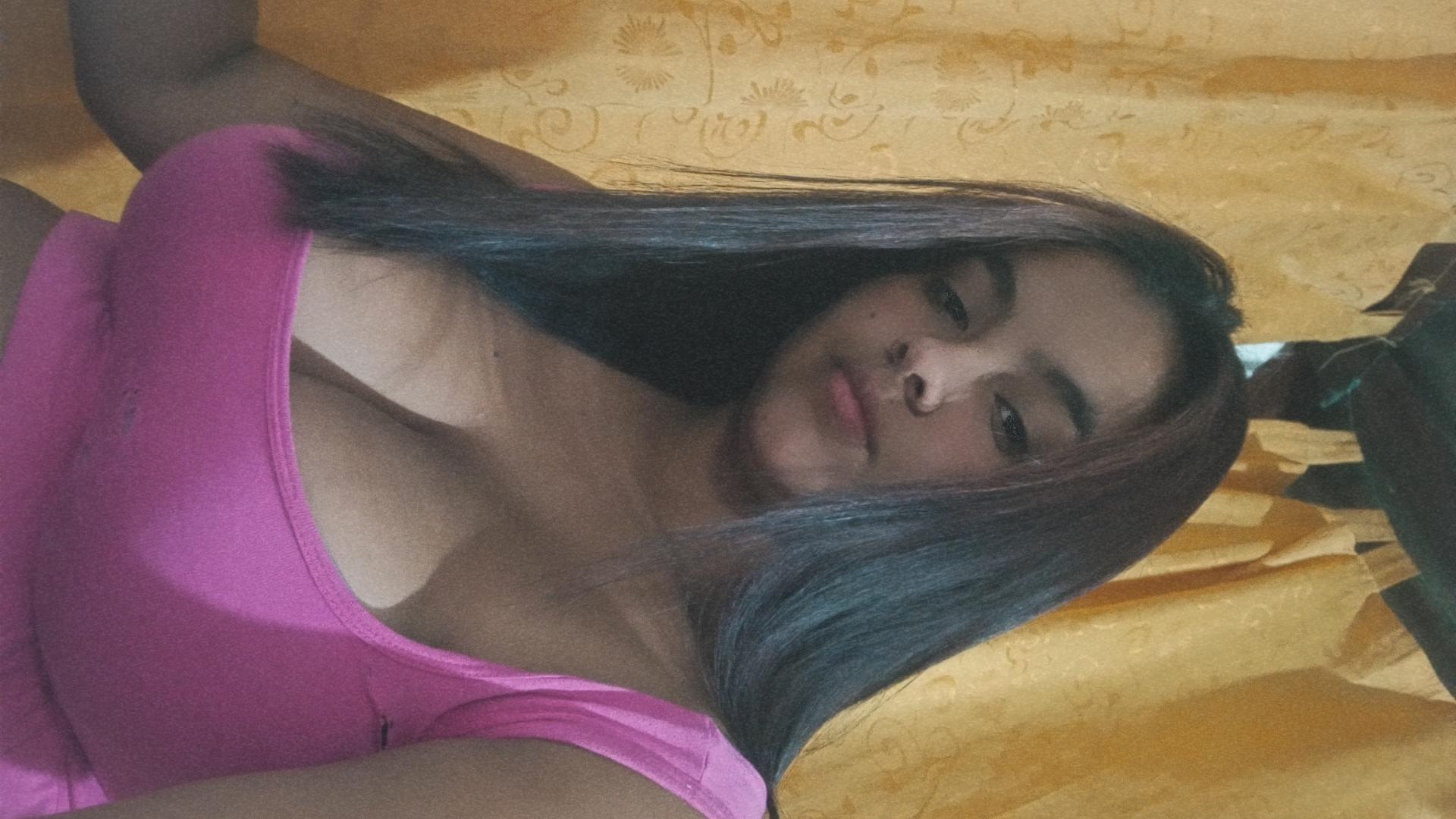 Image of cam model AmberMedellin from XloveCam