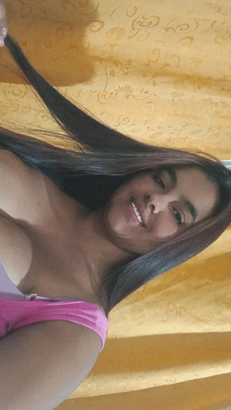 Image of cam model AmberMedellin from XloveCam