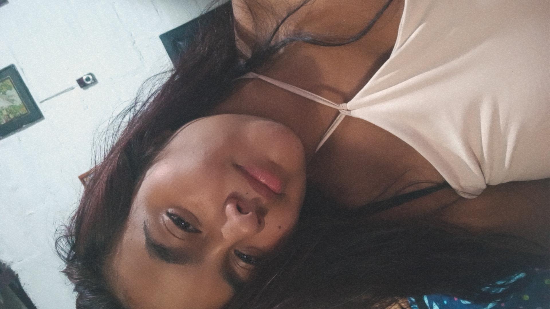 Image of cam model AmberMedellin from XloveCam