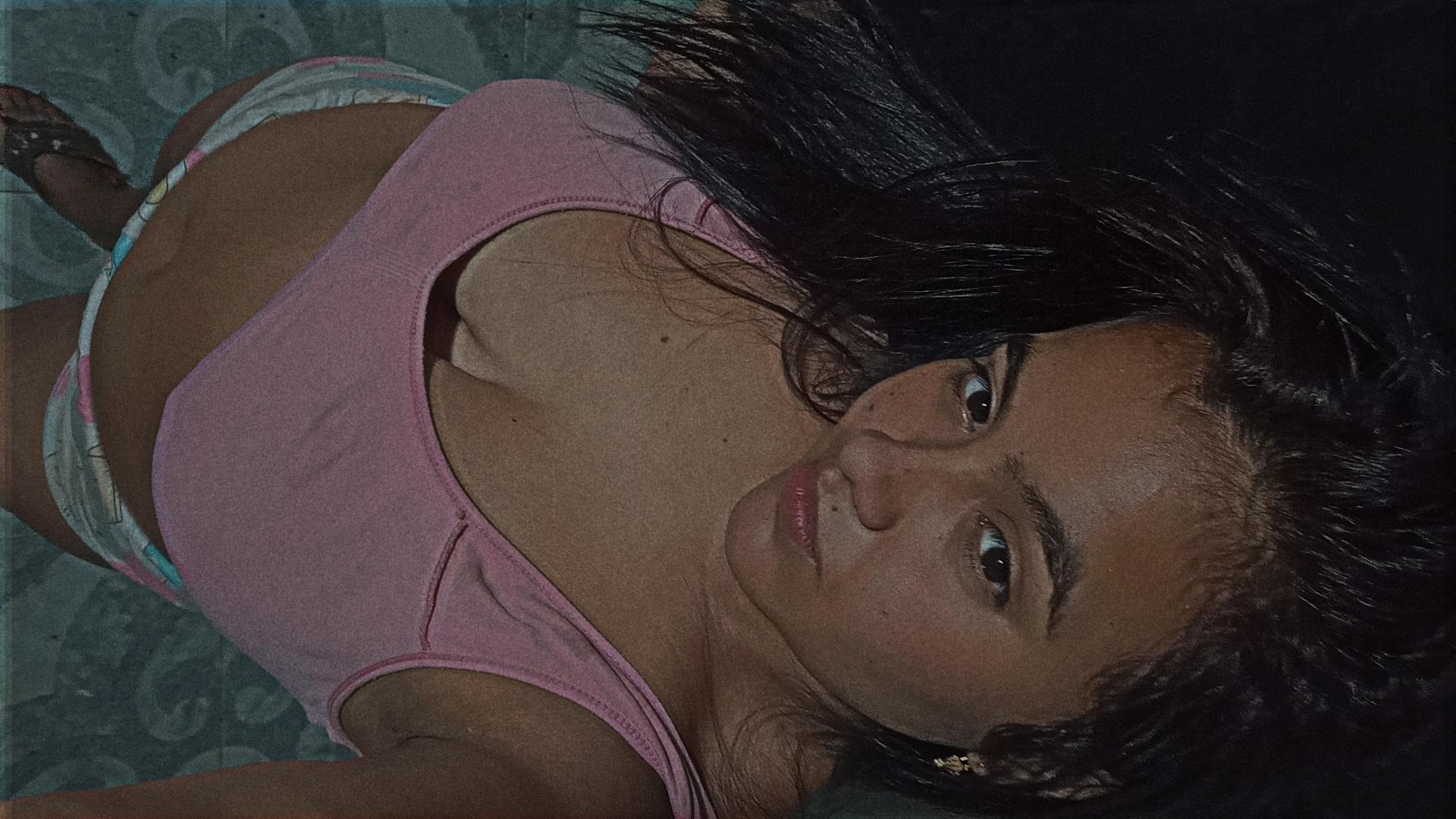 Image of cam model AmberMedellin from XloveCam