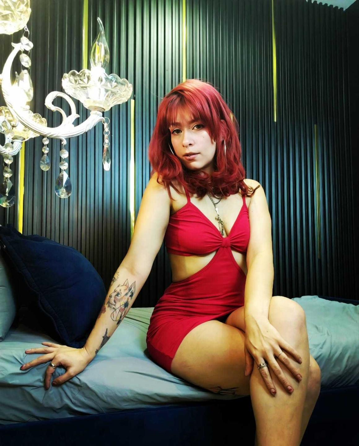 Image of cam model LolyYunno from XloveCam