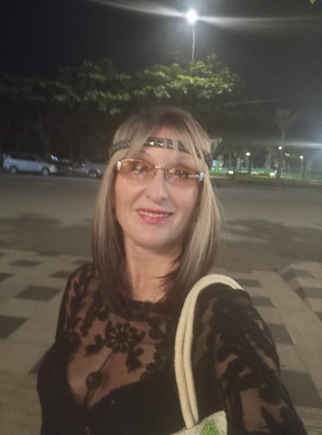 Image of cam model ElizaWendy from XloveCam