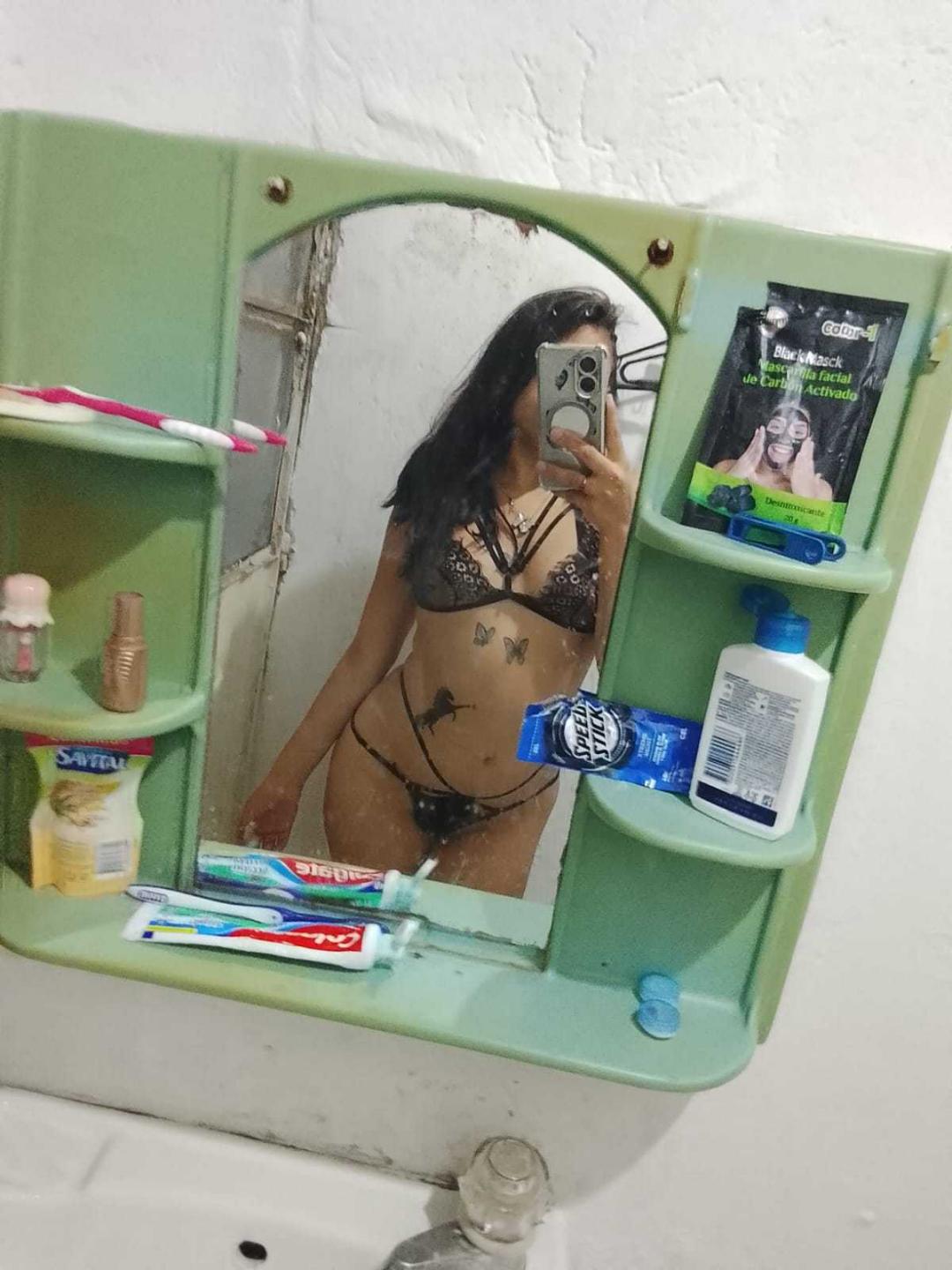 Image of cam model VictoriaAlvarez from XloveCam