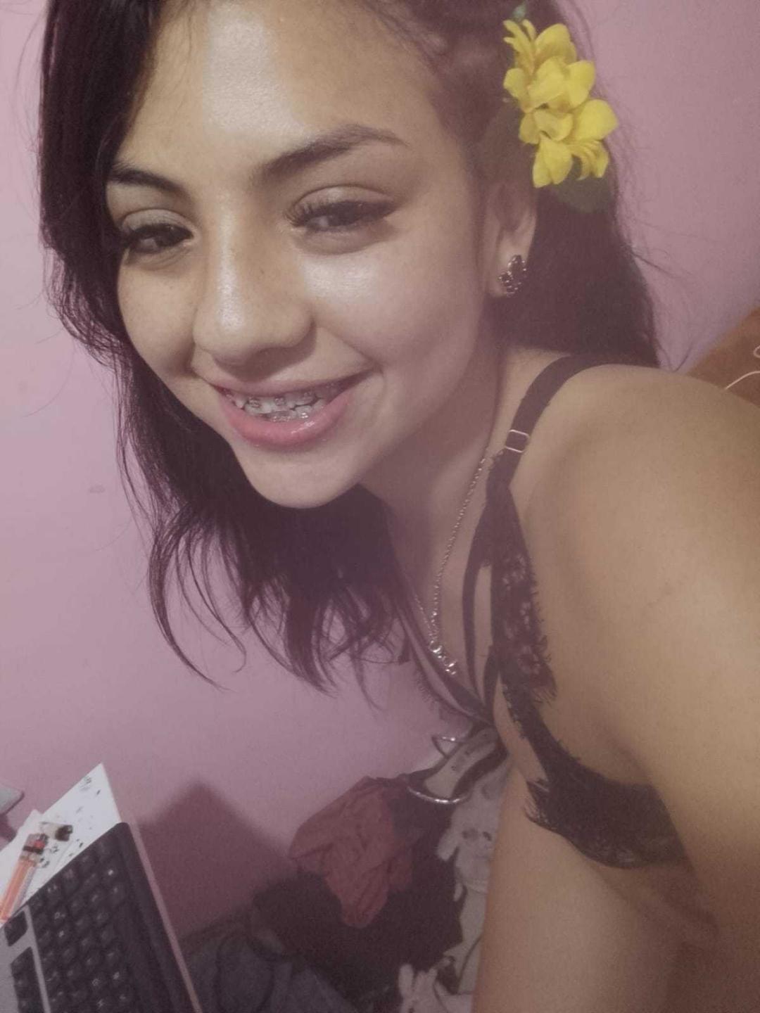 Image of cam model VictoriaAlvarez from XloveCam