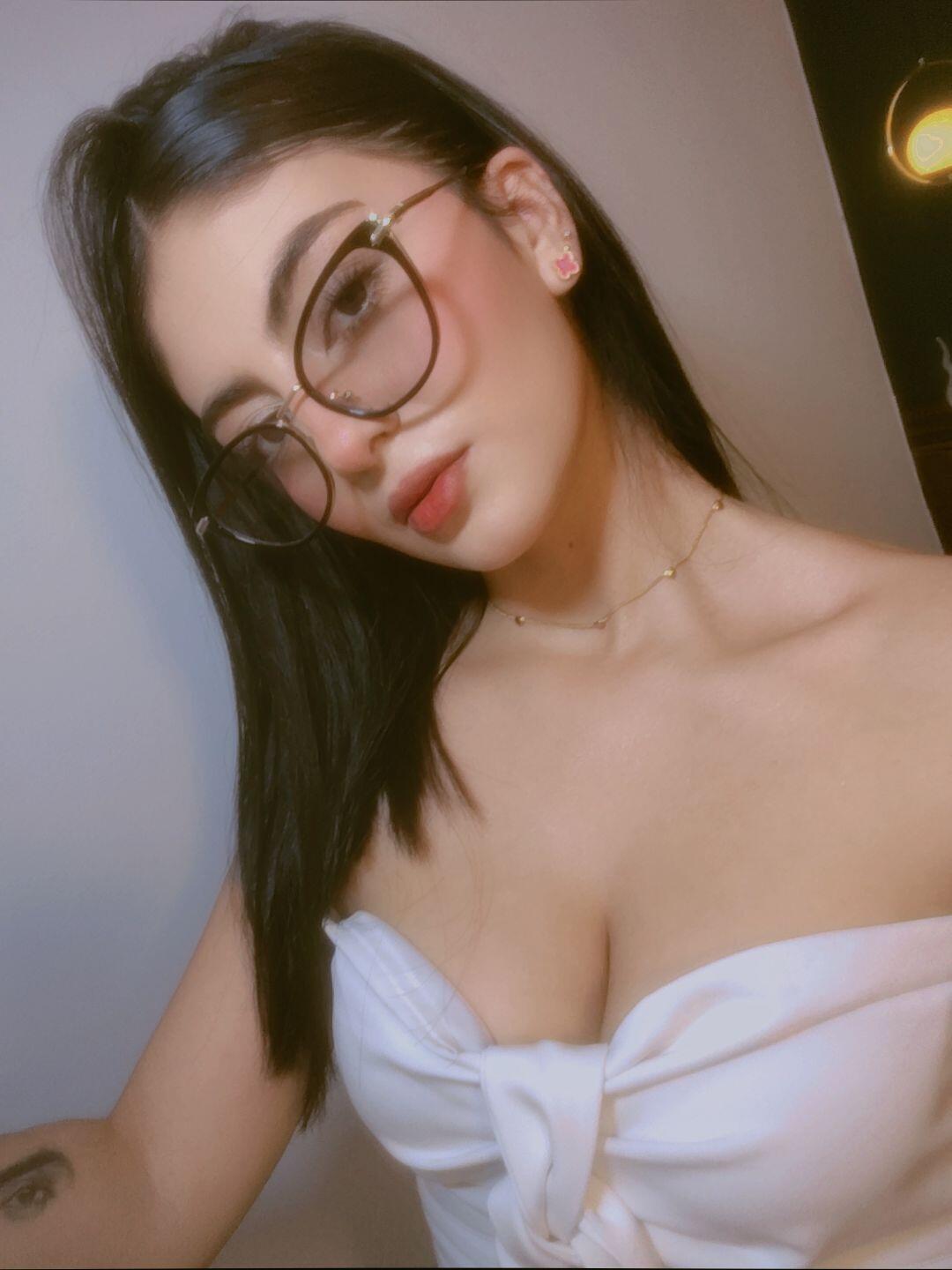 Image of cam model VioletteGray from XloveCam