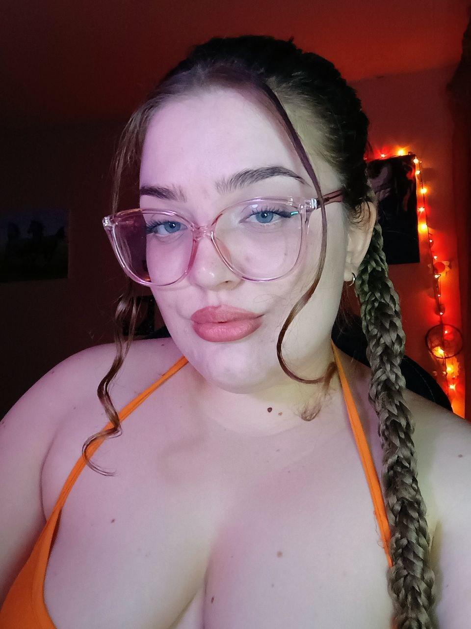 Image of cam model TeasingXDora from XloveCam