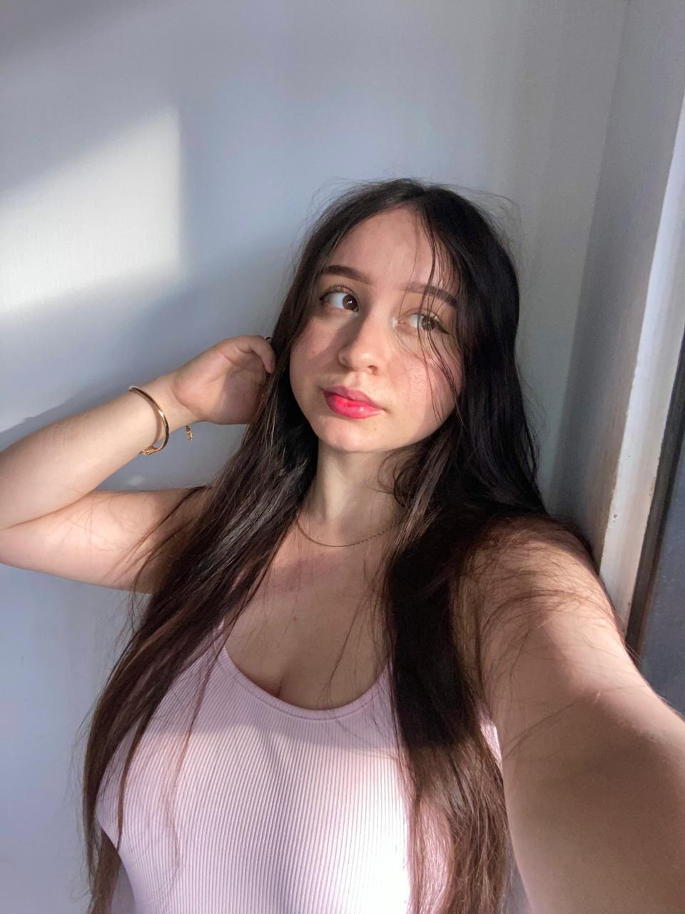 Image of cam model SophieHale from XloveCam