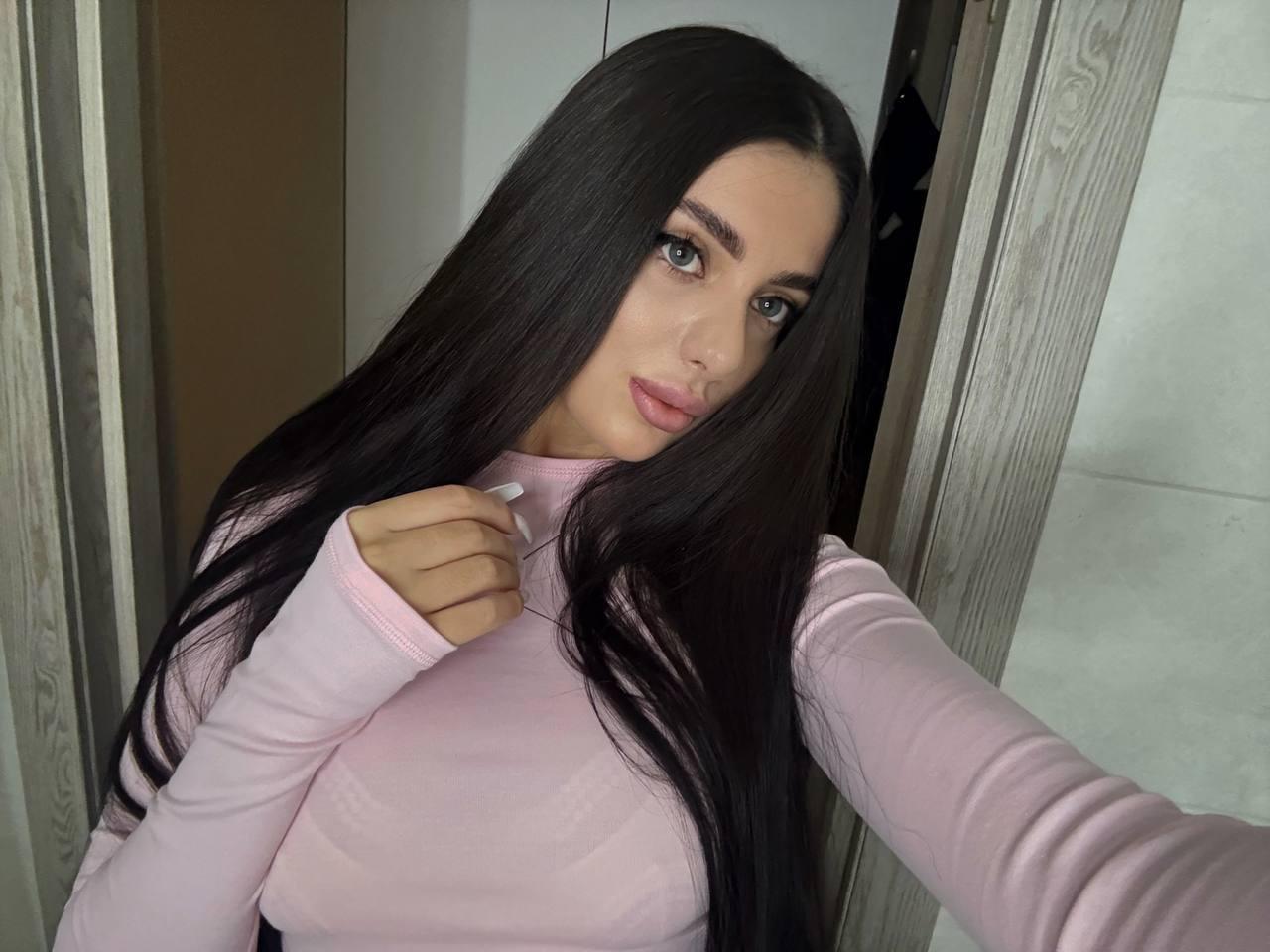 Image of cam model ArielGemme from XloveCam