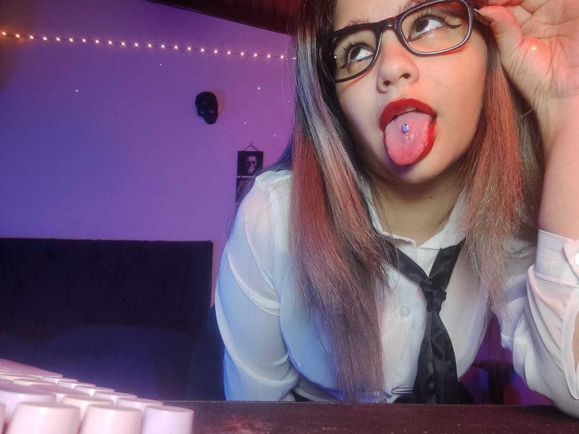 Image of cam model AshGraven from XloveCam