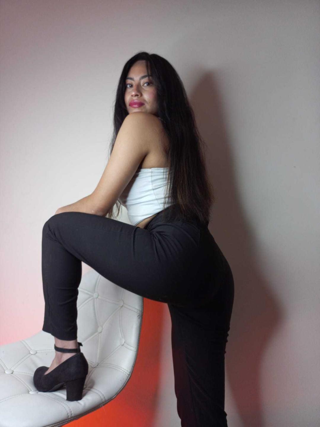 Image of cam model EmilyMitchell from XloveCam