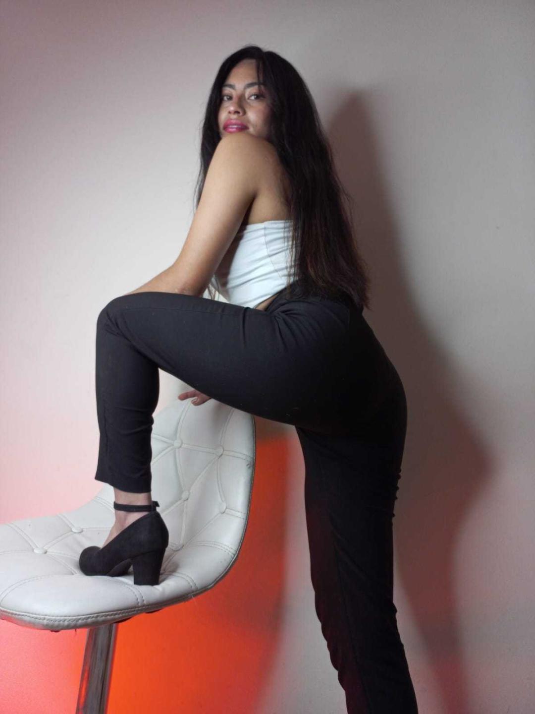 Image of cam model EmilyMitchell from XloveCam