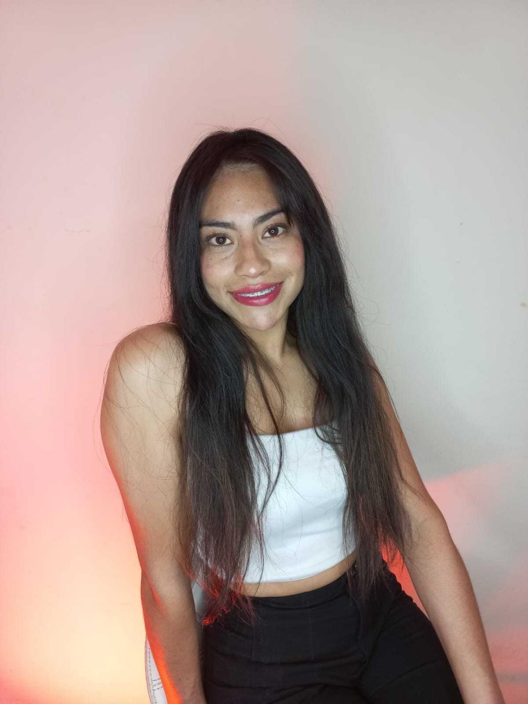 Image of cam model EmilyMitchell from XloveCam