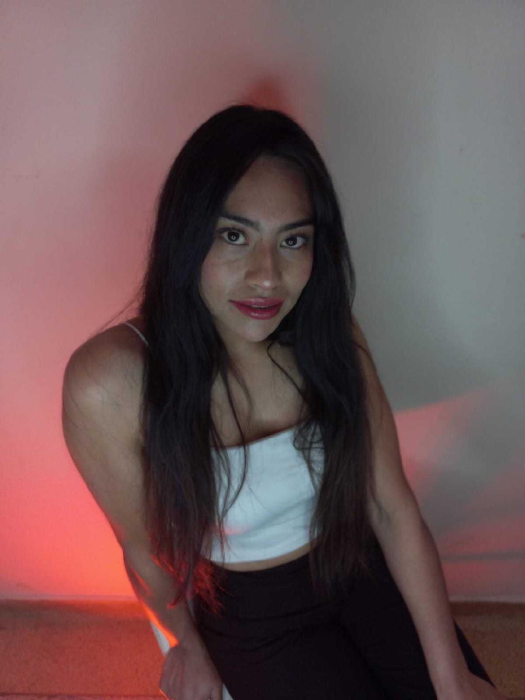 Image of cam model EmilyMitchell from XloveCam