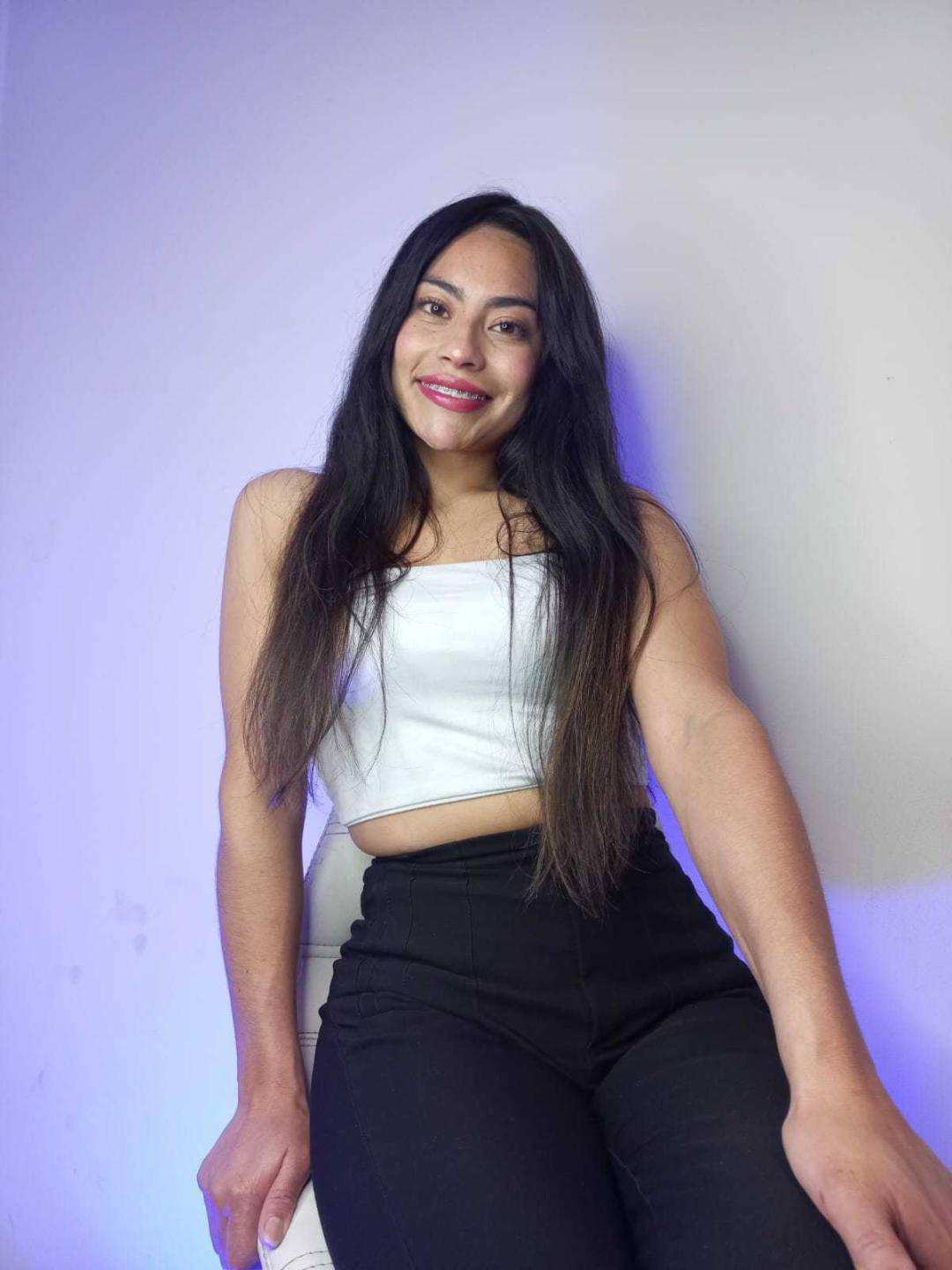 Image of cam model EmilyMitchell from XloveCam